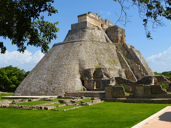 Poster xxl: Pyramide des devins mayas, Uxmal