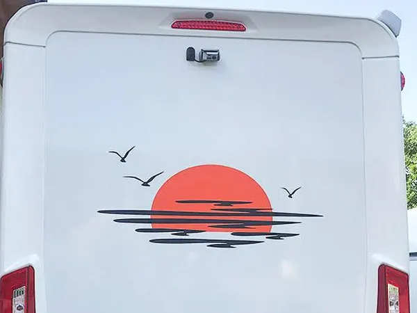 Sticker coucher de soleil et mouettes à l'arrière d'un camping-car