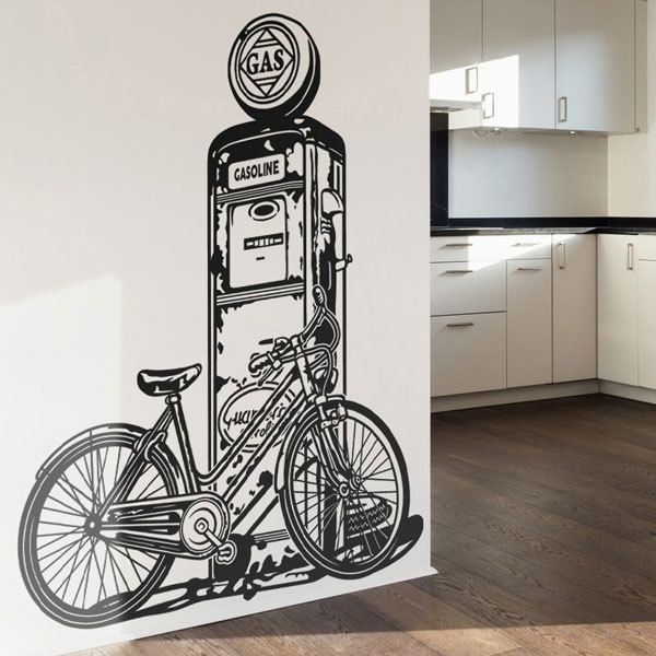 Stickers muraux: Vélo sur la pompe à carburant cru