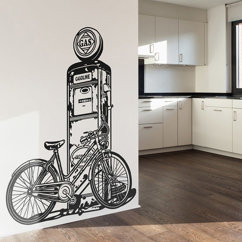 Stickers muraux: Vélo sur la pompe à carburant cru
