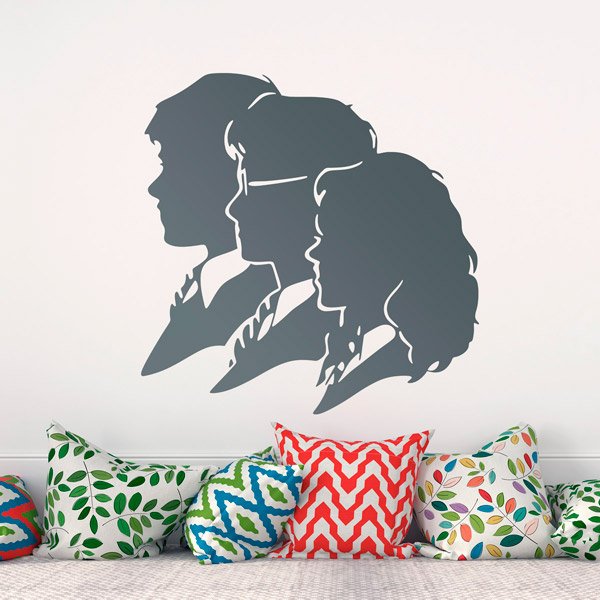 Silhouettes de trois jeunes filles 3/3