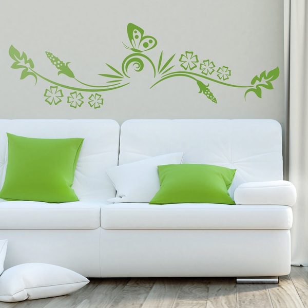 Branche florale et papillon 0