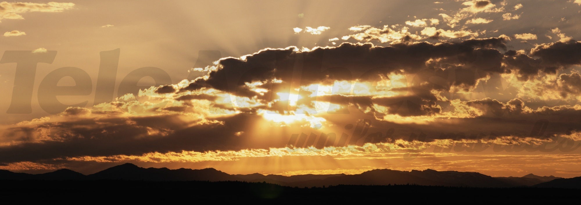 Poster xxl: Coucher de soleil derrière les nuages