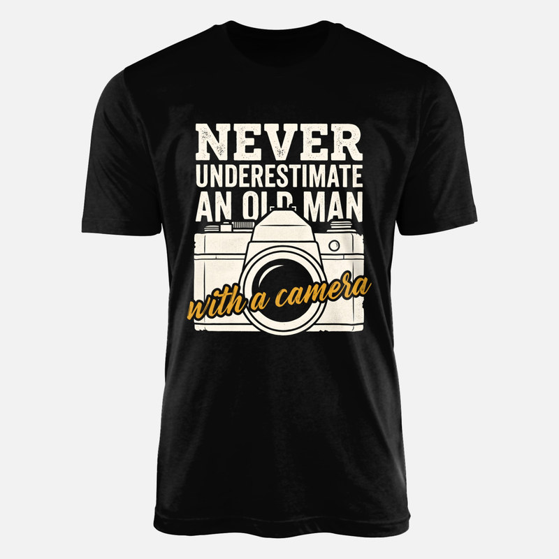 T-shirts: Homme m&ucirc;r avec appareil photo vintage