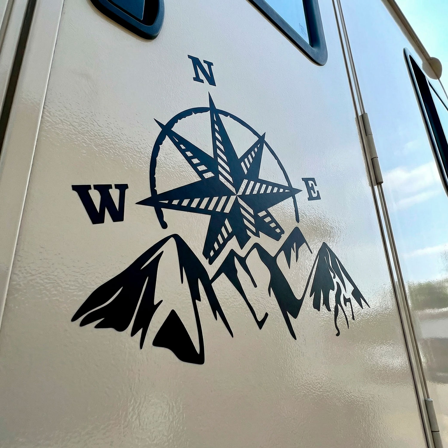 Stickers camping-car: Rose des vents dans la montagne