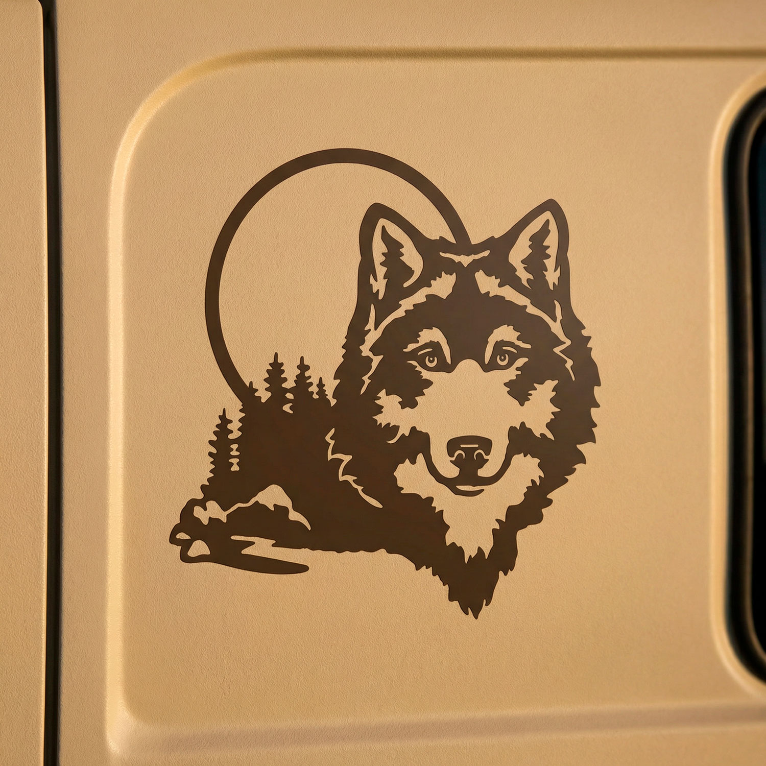 Stickers camping-car: Loup dans la for&ecirc;t