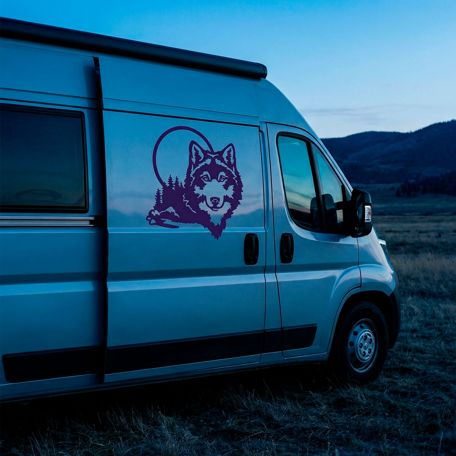 Stickers camping-car: Loup dans la for&ecirc;t