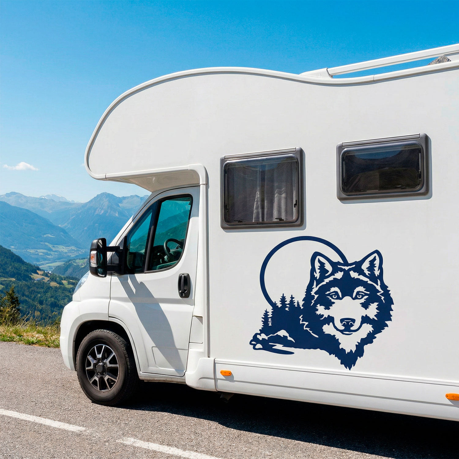 Stickers camping-car: Loup dans la for&ecirc;t