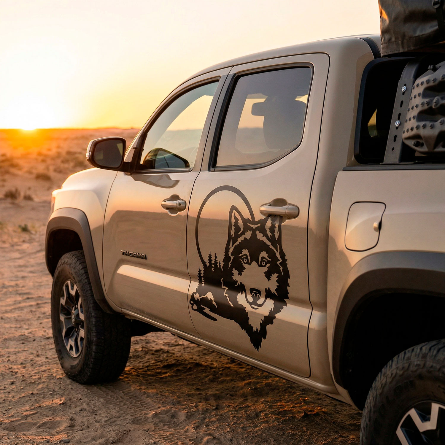 Stickers camping-car: Loup dans la for&ecirc;t